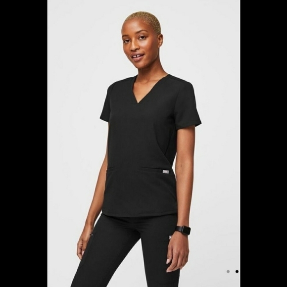 FIGS Casma Three Pocket Scrub Top - Picture 2 of 8